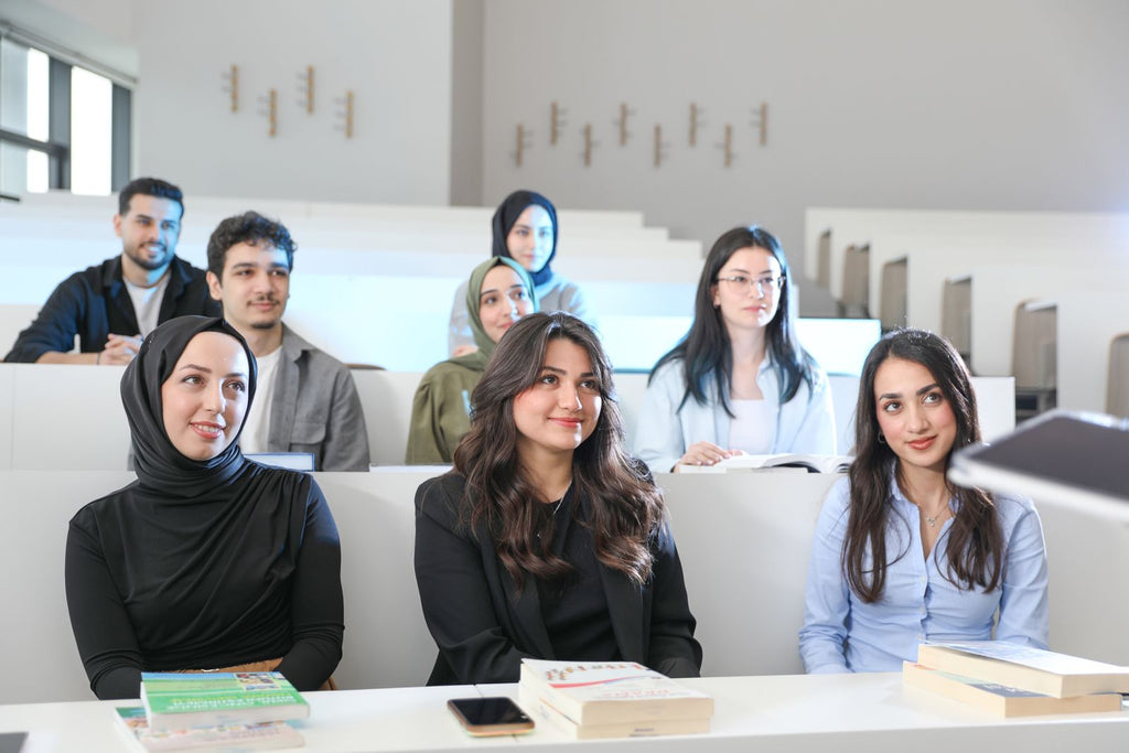 Students in a university lecture hall (photo via Pexels)
